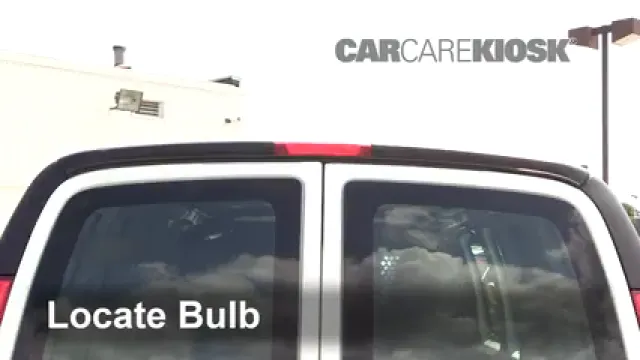 2017 GMC Savana 2500 4.8L V8 FlexFuel Extended Cargo Van Éclairage Feu de freinage central (remplacer l'ampoule)